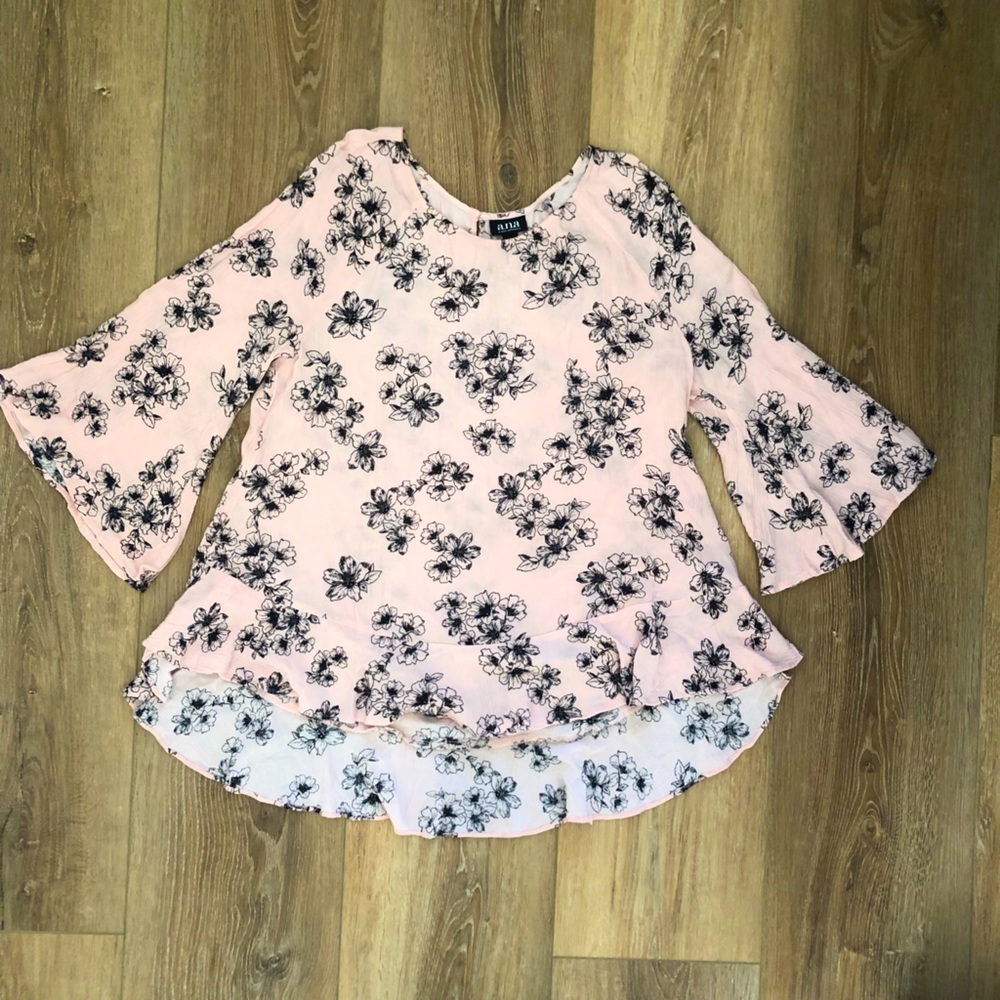 a.n.a Women’s Pink Top‎ With Flowers Size MEDIUM Business Office Casual